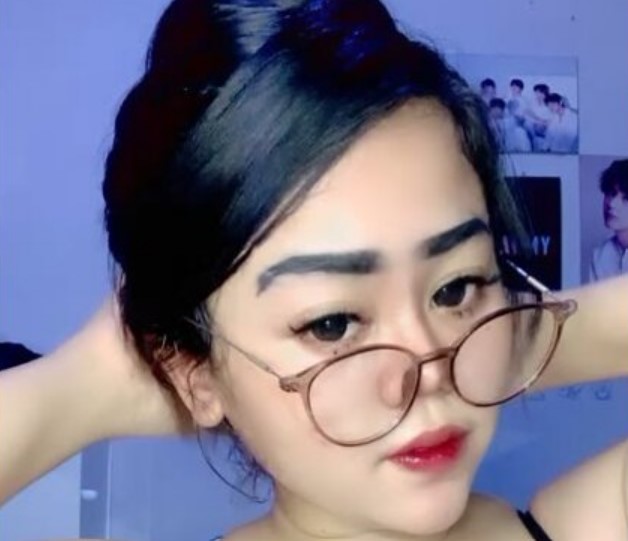 Caca Kembali Remas Toket Keluar Asi